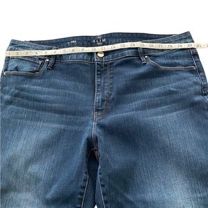 White House Black Market 18 PS Slim Crop jeans